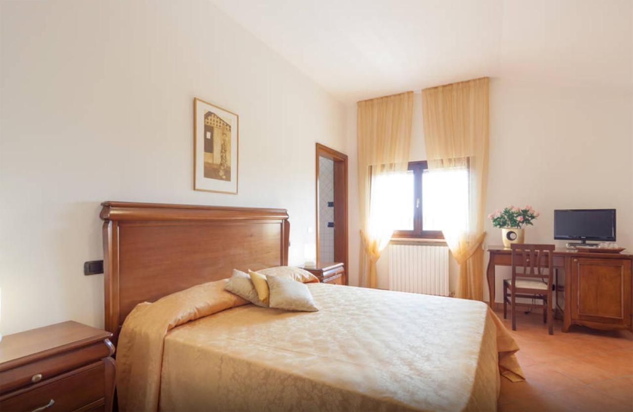 Cascina Tabachera X10 Country House Sirmione Garda Lake Pozzolengo Room photo